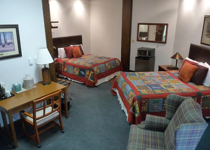 Riverbank Lodge