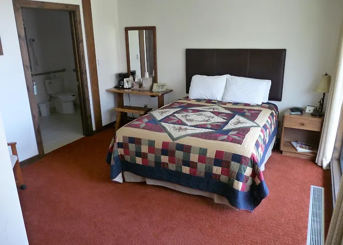 Riverbank Lodge