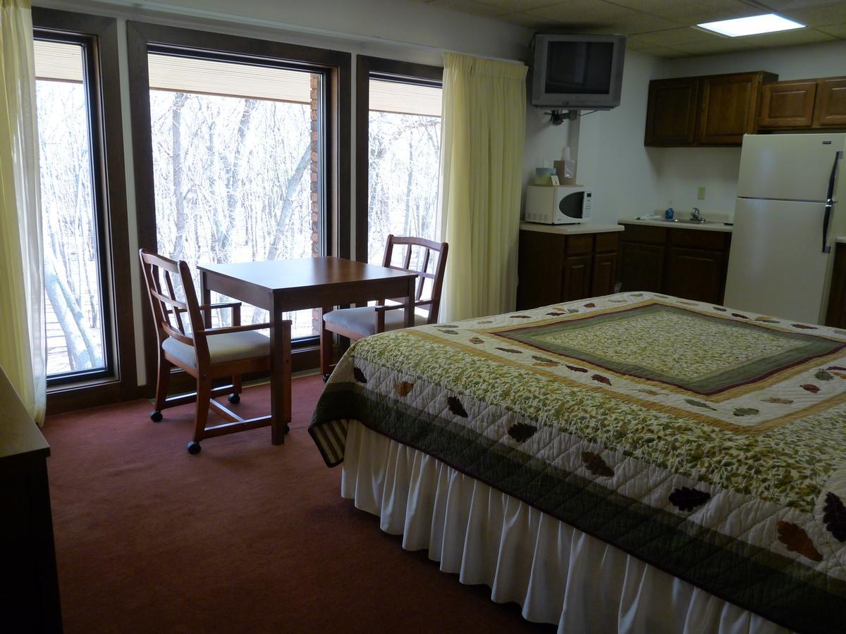 Riverbank 3*