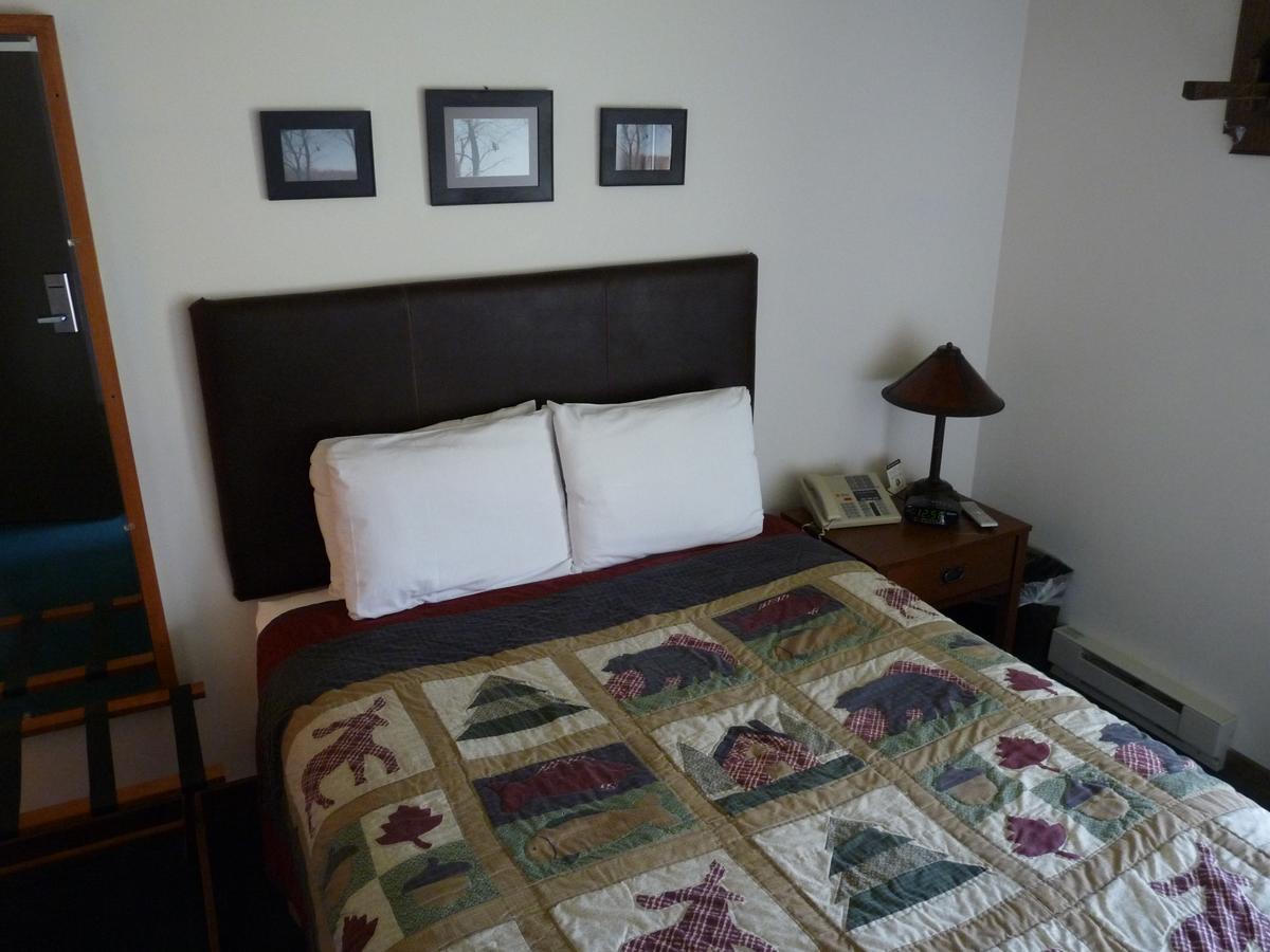 Hotel Riverbank 3*